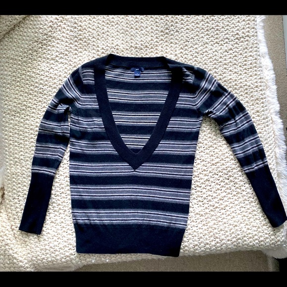 GAP Black Gray and White Stripes Deep V-neck Cashmere Blend Sweater Size S - Picture 1 of 6